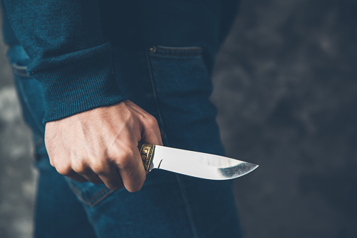 POKUŠAJ UBISTVA U VIŠEGRADU: Suprugu davio i nožem više puta ubo u grudi