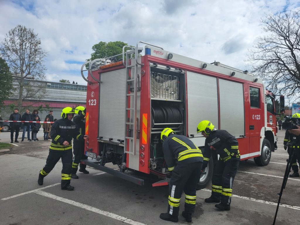 POŽAR I DALJE AKTIVAN: Banjalučki vatrogasci se danima bore sa vatrom na Vrbanjskim brdima
