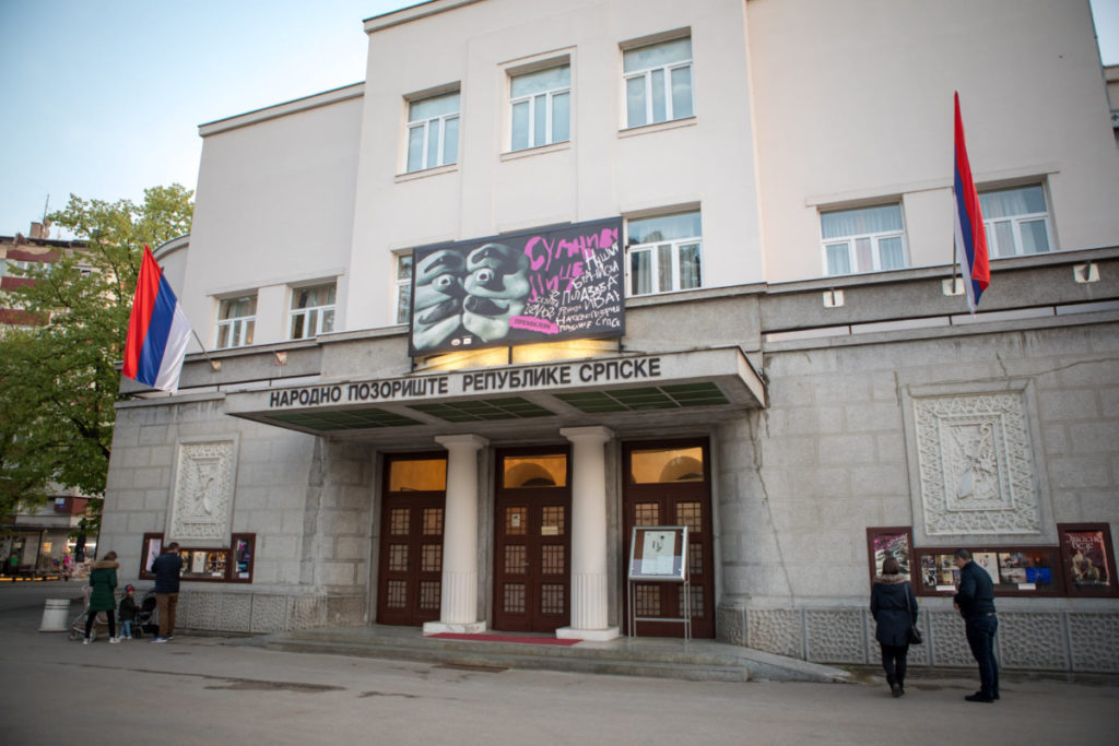 ZA KUPLJENU ULAZNICU NA POKLON DRUGA: Narodno pozorište Srpske nastavlja akciju „Za one koji vole“