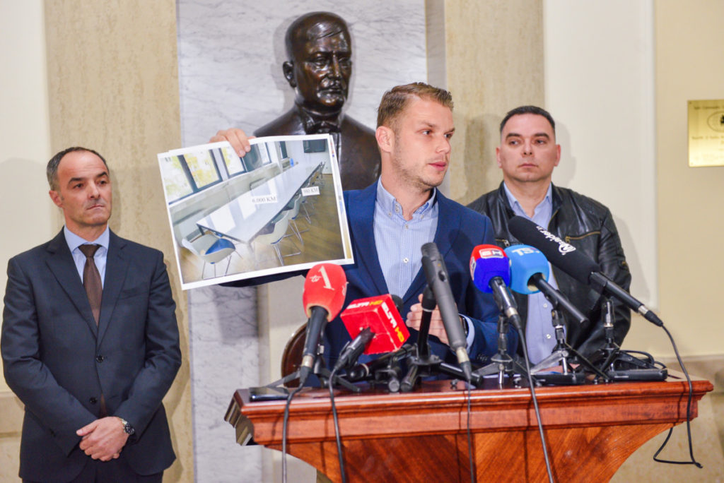 СТАНИВУКОВИЋ ЖЕСТОКО ИСПРОЗИВАО БИВШЕГ ДИРЕКТОРА „ВОДОВОДА“:“Крао од игле до локомотиве“