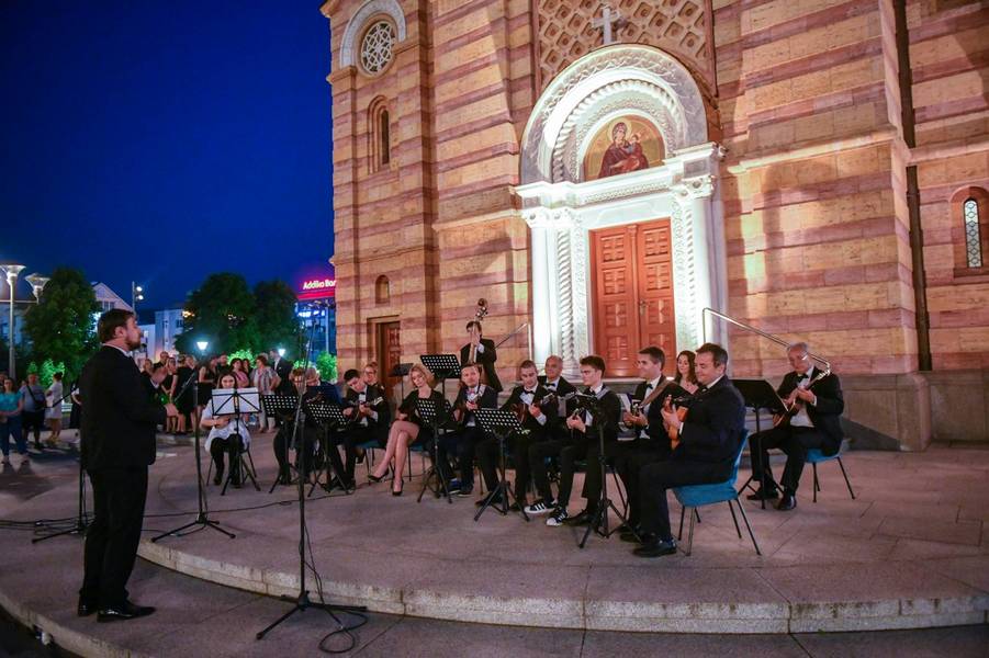 „VASKRSU U SUSRET“: Banjalučani će sutra uživati u koncertu Gradskog tamburaškog orkestra