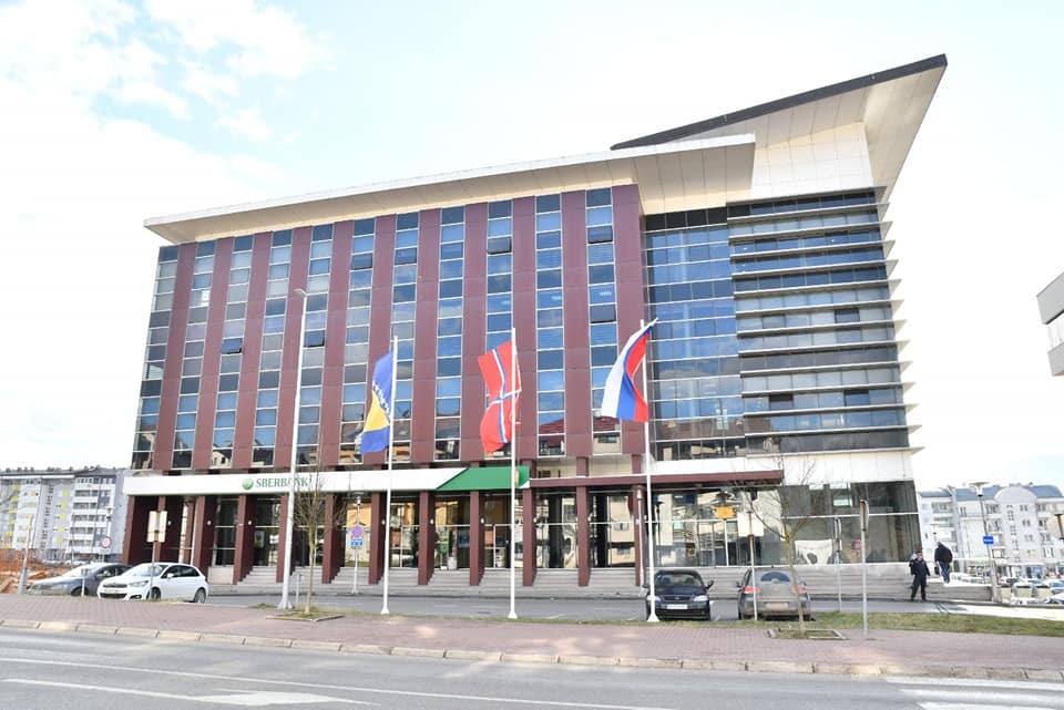 DAN ŽALOSTI U ISTOČNOM SARAJEVU: Sutra se zastave spuštaju na pola koplja povodom smrti šestogodišnje djevojčice