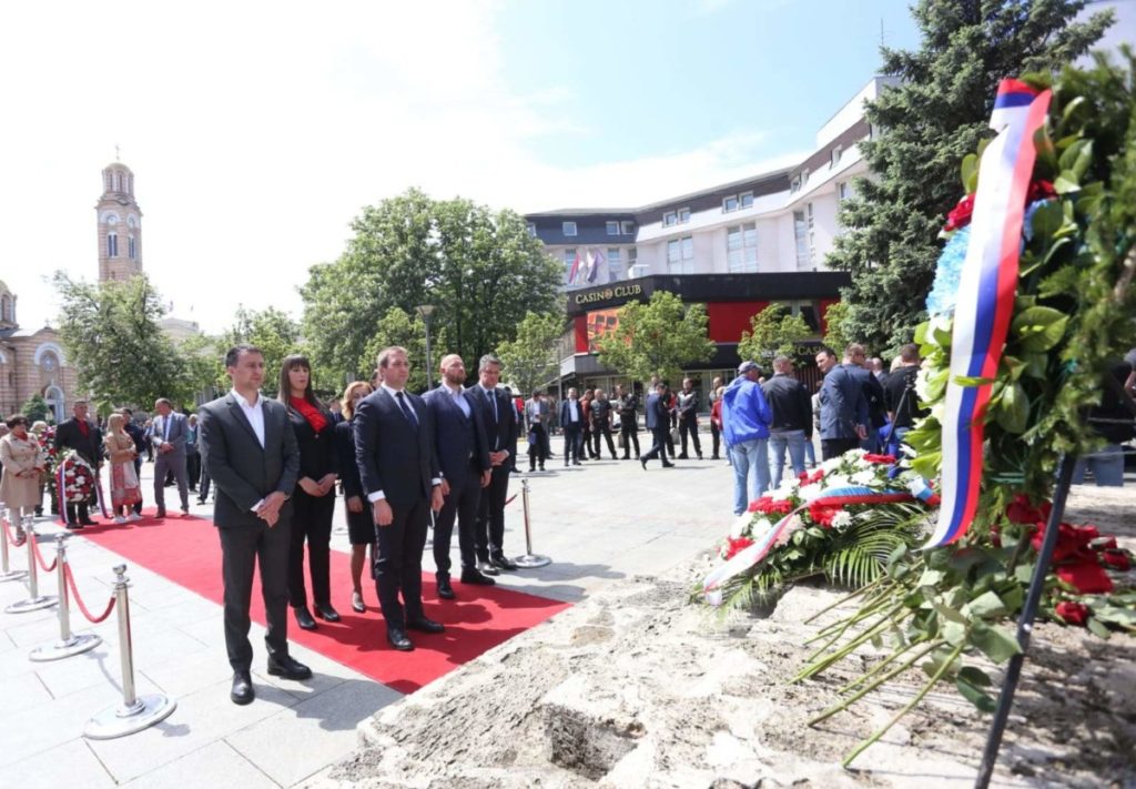 SRPSKA KRVLJU ODBRANJENA: Selak položio vijence na spomenik žrtvama fašizma
