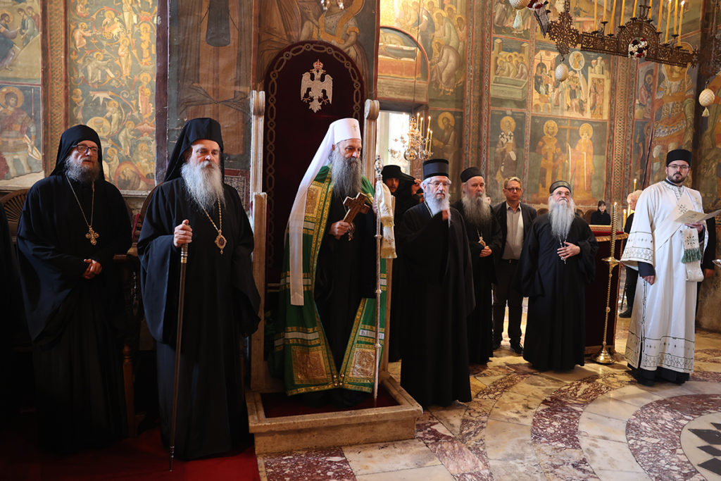 ПАТРИЈАРХ ПОРФИРИЈЕ У ВИСОКИМ ДЕЧАНИМА: „Разговором ријешити све проблеме“