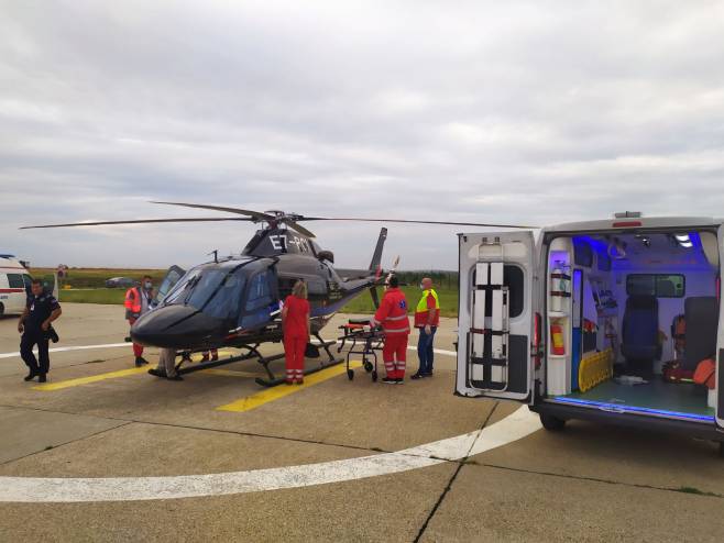 ZBOG HITNIH INTERVENCIJA: Helikopterom transportovana dva pacijenta iz UKC-a u Beograd