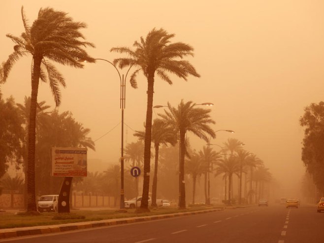 ДЕСЕТИНЕ ЉУДИ У БОЛНИЦИ: Пустињска олуја се сручила на Ирак, прашина ушла и у куће