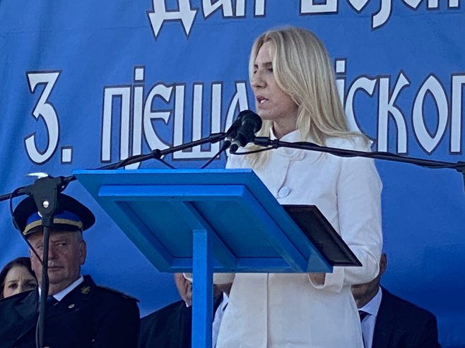 ВОЈСКА СРПСКЕ ЖИВИ И ЖИВЈЕЋЕ: Жељка Цвијановић на обиљежавању Дана ВРС