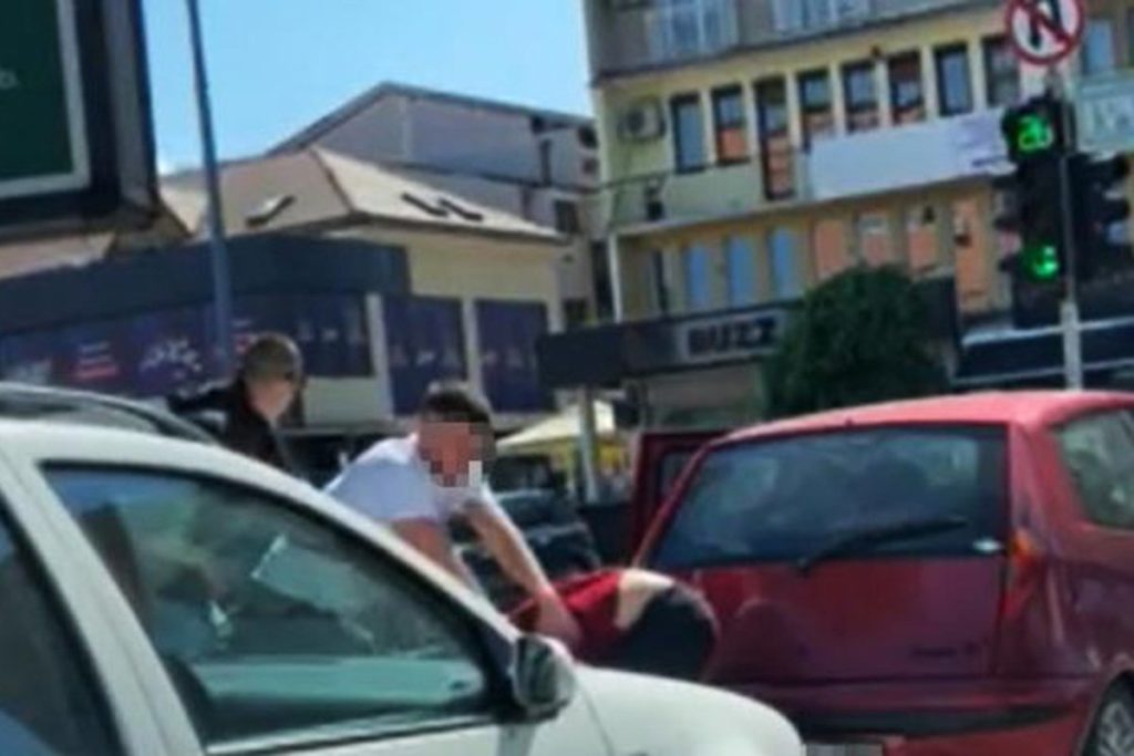 NERVOZA U SAOBRAĆAJU: Potukli se muškarci na semaforu u Bijeljini