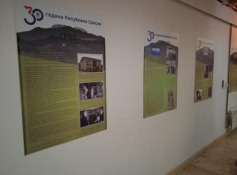 ZNAČAJ KULTURE SJEĆANJA: Otvorena izložba o stvaranju Republike Srpske