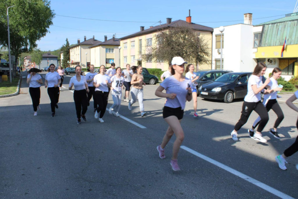 MEDALJE NAJBOLJIMA: Trka osnovaca i srednjoškolaca povodom Dana opštine Lopare
