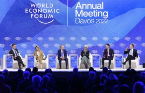 SVJETSKOJ EKONOMIJI PRIJETI „SAVRŠENA OLUJA“: Oštra upozorenja iz Davosa na krizu