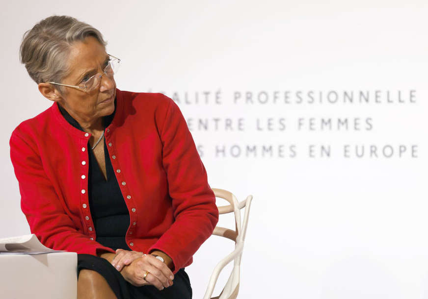 МАКРОН ИЗАБРАО ЕЛИЗАБЕТ БОРН: Прва премијерка Француске након 30 година