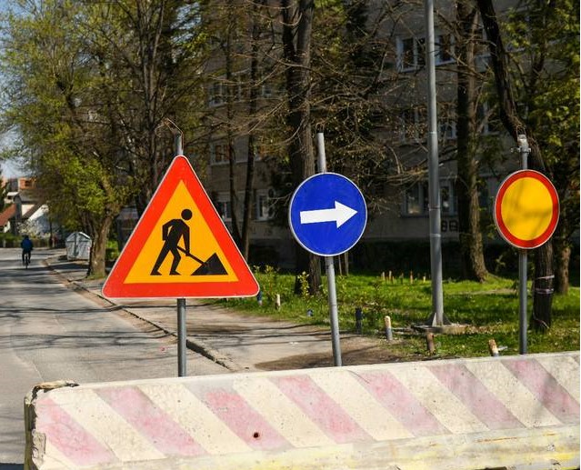 ОБУСТАВА САОБРАЋАЈА У ЦЕНТРУ БАЊАЛУКЕ: Радови на путевима блокирају возаче