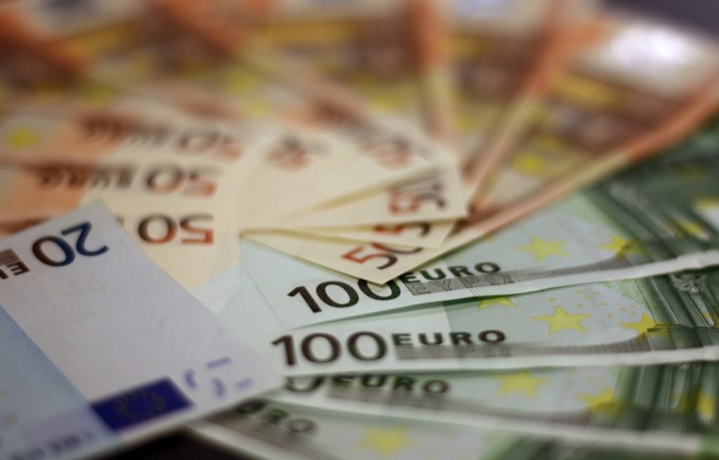 RATE KREDITA RASTU: Pad evra i jak dolar povećavaju dug BiH
