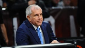 OBRADOVIĆ U NEVJERICI: Trener Partizana je poslije ovog poteza svog igrača samo sjeo na klupu (VIDEO)