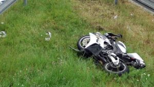PETA ŽRTVA NA ČAČANSKIM PUTEVIMA ZA 24 SATA: Preminuo motociklista povrijeđen u sudaru