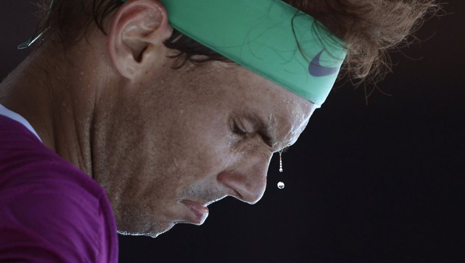 NIKAKO NA ZELENU GRANU: Rafael Nadal ponovo muku muči sa leđima
