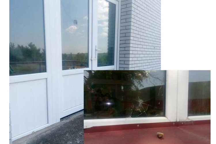 SRBI NA KiM UZNEMIRENI: Kamenovana osnovna škola u Vučitrnu