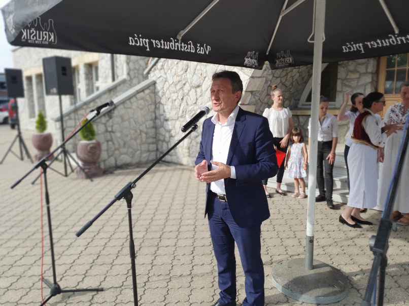 OKUPILO SE 33 IZLAGAČA: U Ugljeviku svečano otvoren Sajam narodnih rukotvorina (FOTO)