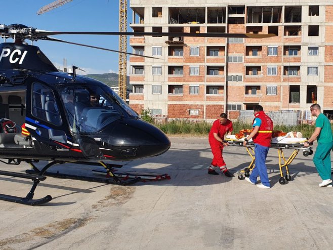 DJEČAK (4) HITNO PREBAČEN NA UKC: Helikopter prevezao mališana povrijeđenog u nesreći u Gackom