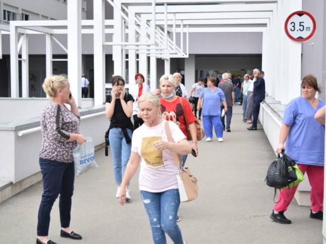 НОРМАЛИЗАЦИЈА РАДА У ТОКУ: Већи дио УКЦ Српске прегледан због дојаве о бомби