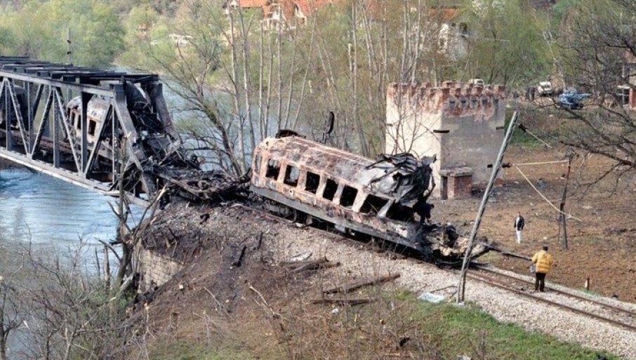 BOMBE ZASIPALE TERITORIJU VIŠE OD DVA SATA: NATO gađao putnički autobus i razorio zgradu novosadske televizije