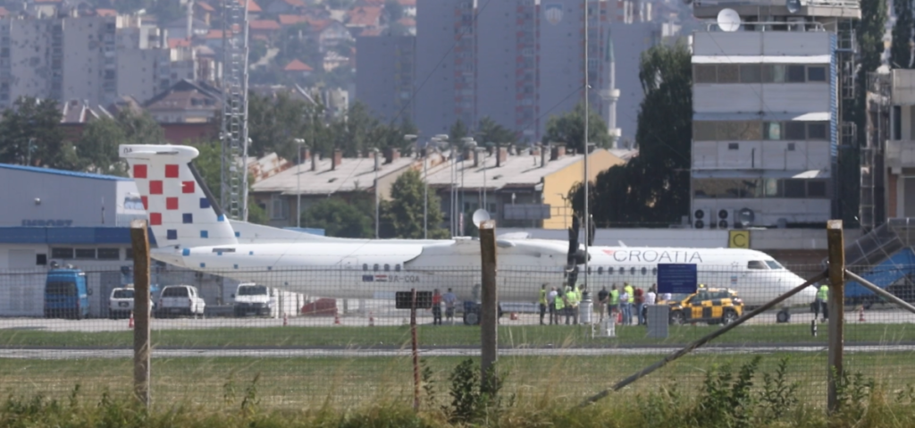 IZVRŠEN UVIĐAJ NA AERODROMU SARAJEVO: Nema tragova barutnih čestica, nije pucano na avion „Kroacija Erlajnsa“