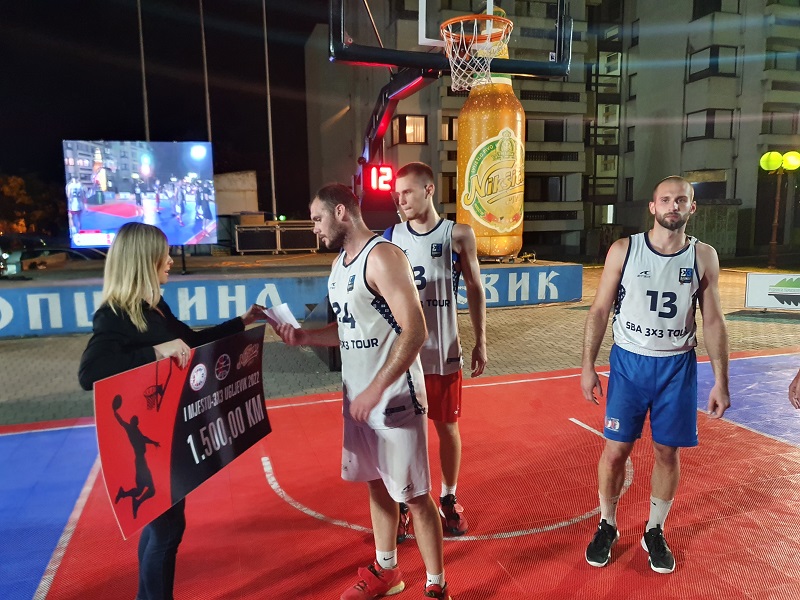 ULIČNI BASKET U UGLJEVIKU: Motivisati sportiste da daju maksimum od sebe (FOTO)