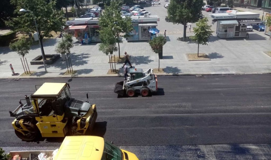 RADOVI U BANJALUCI: Počelo asfaltiranje saobraćajnice u centru od „Palasa“ do Banskog dvora