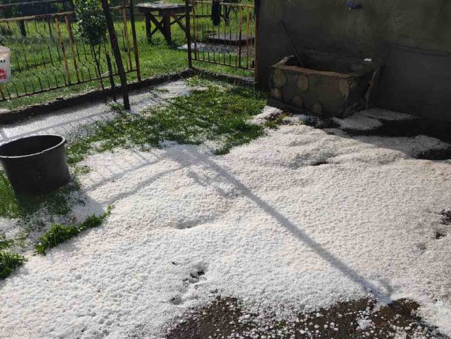 DJELIMIČNA ŠTETA NA USJEVIMA: Derventu zahvatilo nevrijeme (VIDEO)