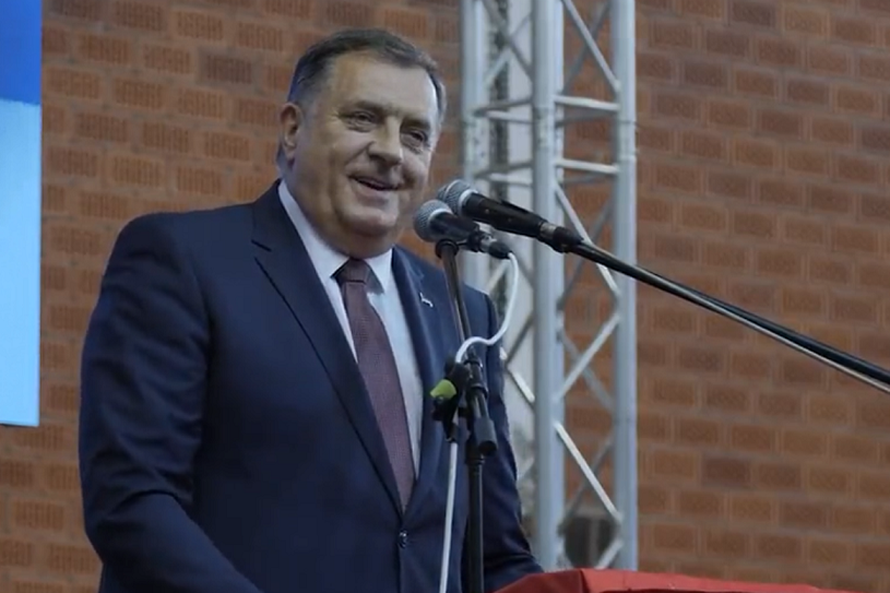 BODRIO SRBIJU: Dodik dobio gromoglasan aplauz od navijača (VIDEO)