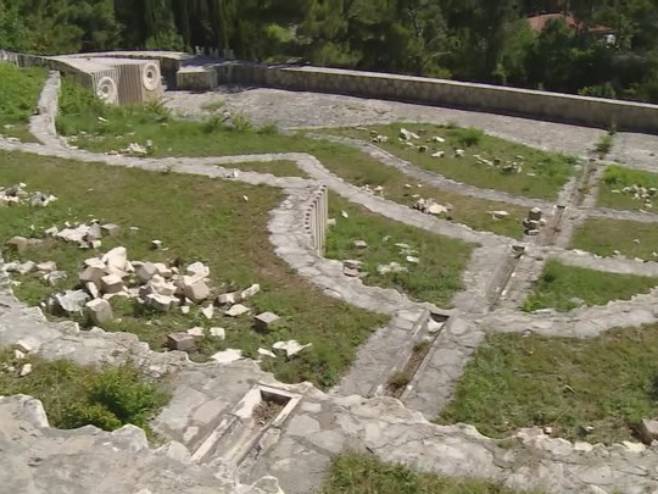 NEUČINKOVITOST ISTRAŽIOCA TRAJE 11 MJESECI: Još se ne zna ko je devastirao Partizansko groblje u Mostaru