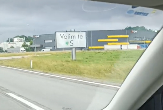 ВОЛИМ ТЕ „С“: Билборд љубави на путу ка Бањалуци (ВИДЕО)