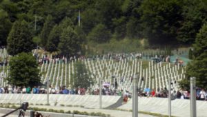 NE ŽELE SUŽIVOT: Memorijalni centar ne dozvoljava Vladi da položi cvijeće u Srebrenici!