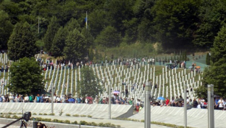 (ISPRAVKA) Posjetioci Potočara ne moraju da stave potpis na „genocid“