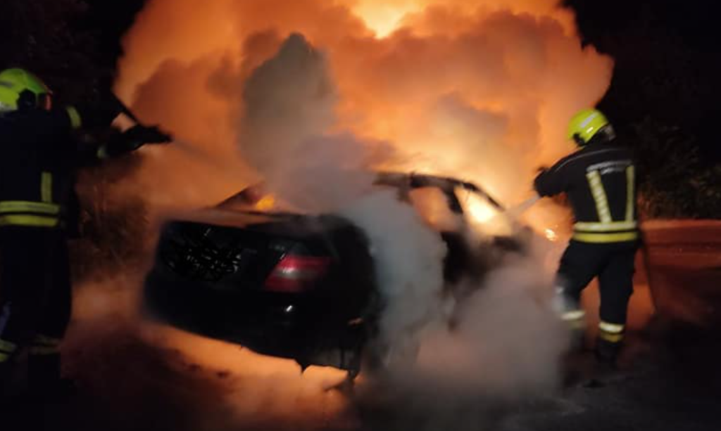 VATRA „PROGUTALA“ MERCEDES: Intervenisali banjalučki vatrogasci