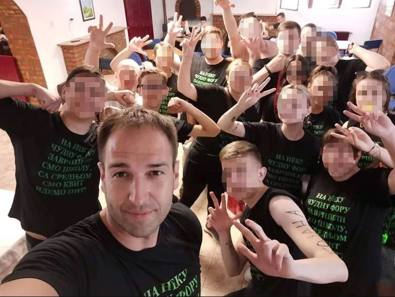 ГОСПОДСКИ – ЈАГЊЕ НА РАЖЊУ: Оргиналан поклон разреднику за крај школске године (ФОТО)