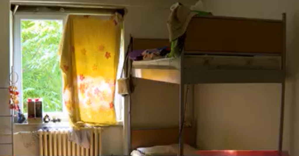 ПОЛОМЉЕН НАЈМЕШТАЈ И ВЛАГА: Лоши услови у Трећем павиљону Студентског дома у Бањалуци