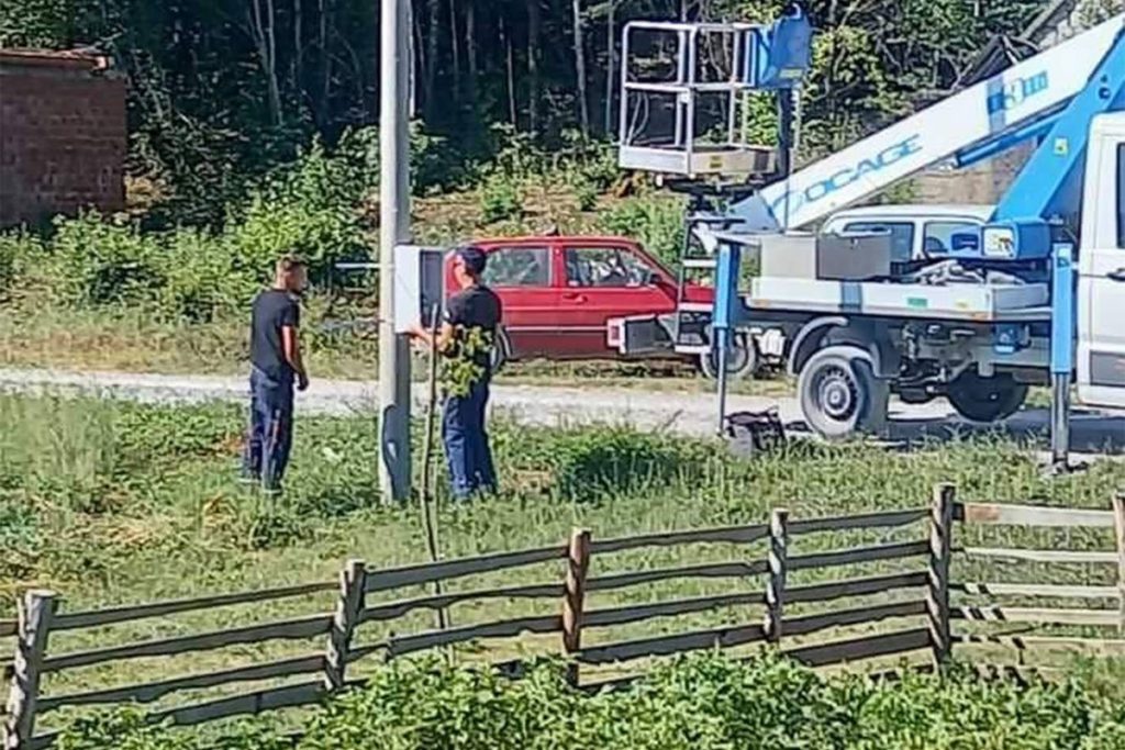 NAKON 27 GODINA MRAKA: Srpsko selo kod Livna dobilo struju