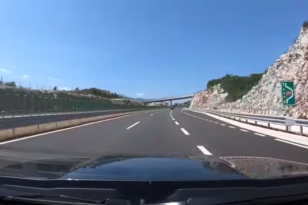AUTO-PUT U CRNOJ GORI: Kako izgleda čuveni uspon na 40 stepeni (VIDEO)