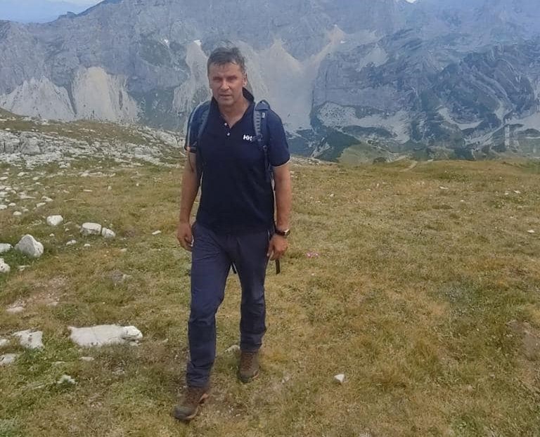 NOVALIĆ NA POGREŠNOJ PLANINI: Dok u FBiH bukte požari, premijer planinari po Crnoj Gori