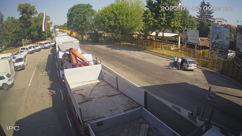 ВОЗАЧИ БУДИТЕ СТРПЉИВИ: Гужве на појединим граничним прелазима