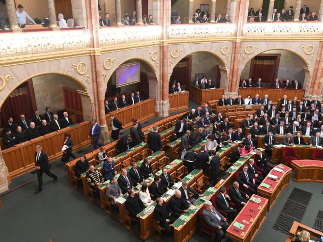 SADAŠNJI SPORAZUMI NISU ADEKVATNI: Mađarski parlament usvojio rezoluciju o budućnosti EU