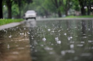 VOZAČI, VOZITE OPREZNO: Otežan saobraćaj na većini putnih pravaca