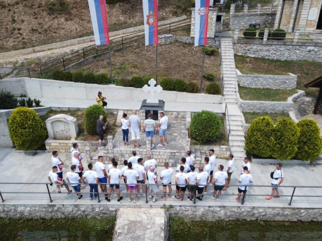 „BOL KOJI NE JENJAVA“: Selak i Skoko sa mladima na mjestu stradanja Srba