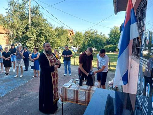SLUŽEN PARASTOS POGINULIM BORCIMA U KRUŠKOVOM POLJU: Podnijeli žrtve za slobodu Srpske