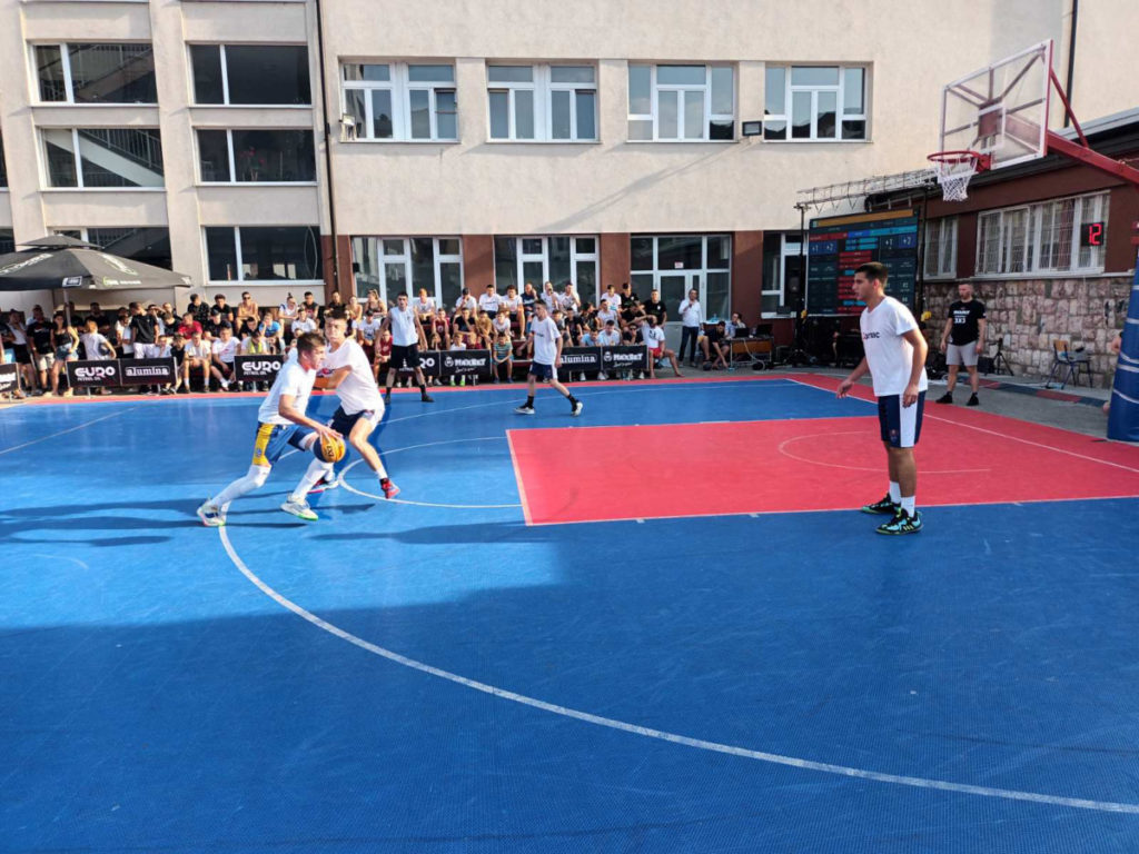 ZVORNIK POKAZAO HUMANOST: Počeo košarkaški turnir za pomoć porodici Manojlović