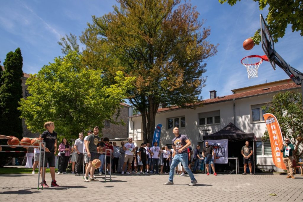 TAKMIČENJE „TROJKA IZ BLOKA“: Učestvovala 202 šutera, prikupljeno 2.000 KM
