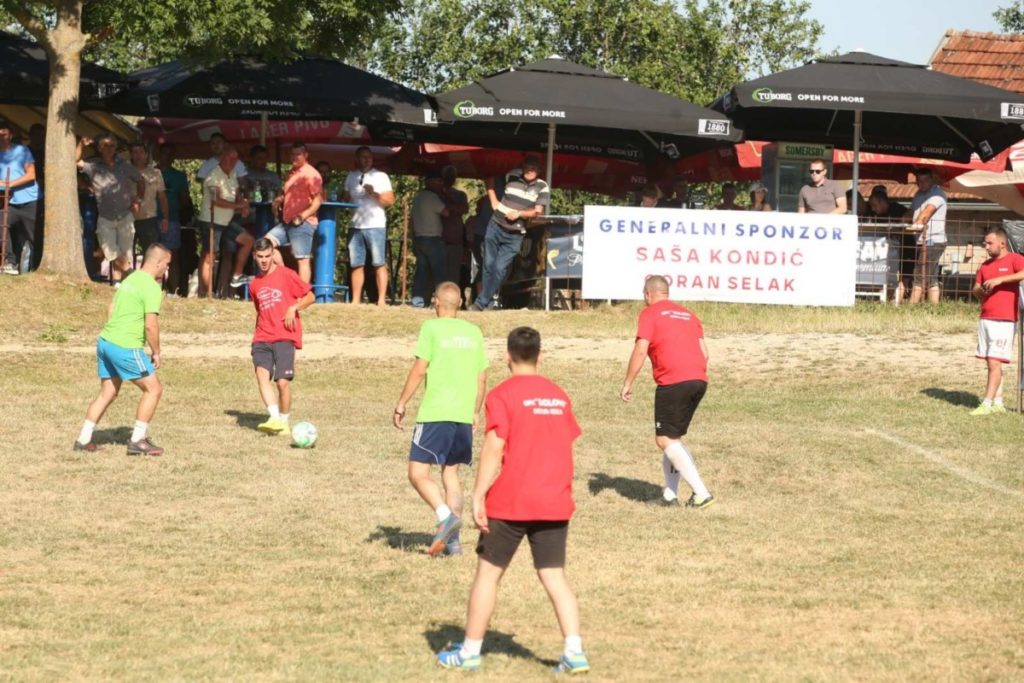 ODRŽAN FUDBALSKI TURNIR U KOLIMA: Mještani se družili sa domaćinima (FOTO)