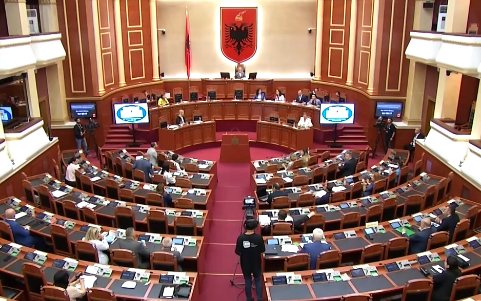 ALBANIJA PROVOCIRA SRPSKU: Parlament usvojio sramnu Rezoluciju o Srebrenici, Džaferović se zahvaljuje